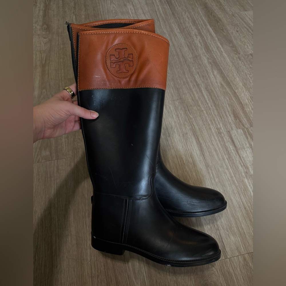 Tory Burch Womens Diana Rain Equestrian Riding Boots Size 7 Black Brown Tall